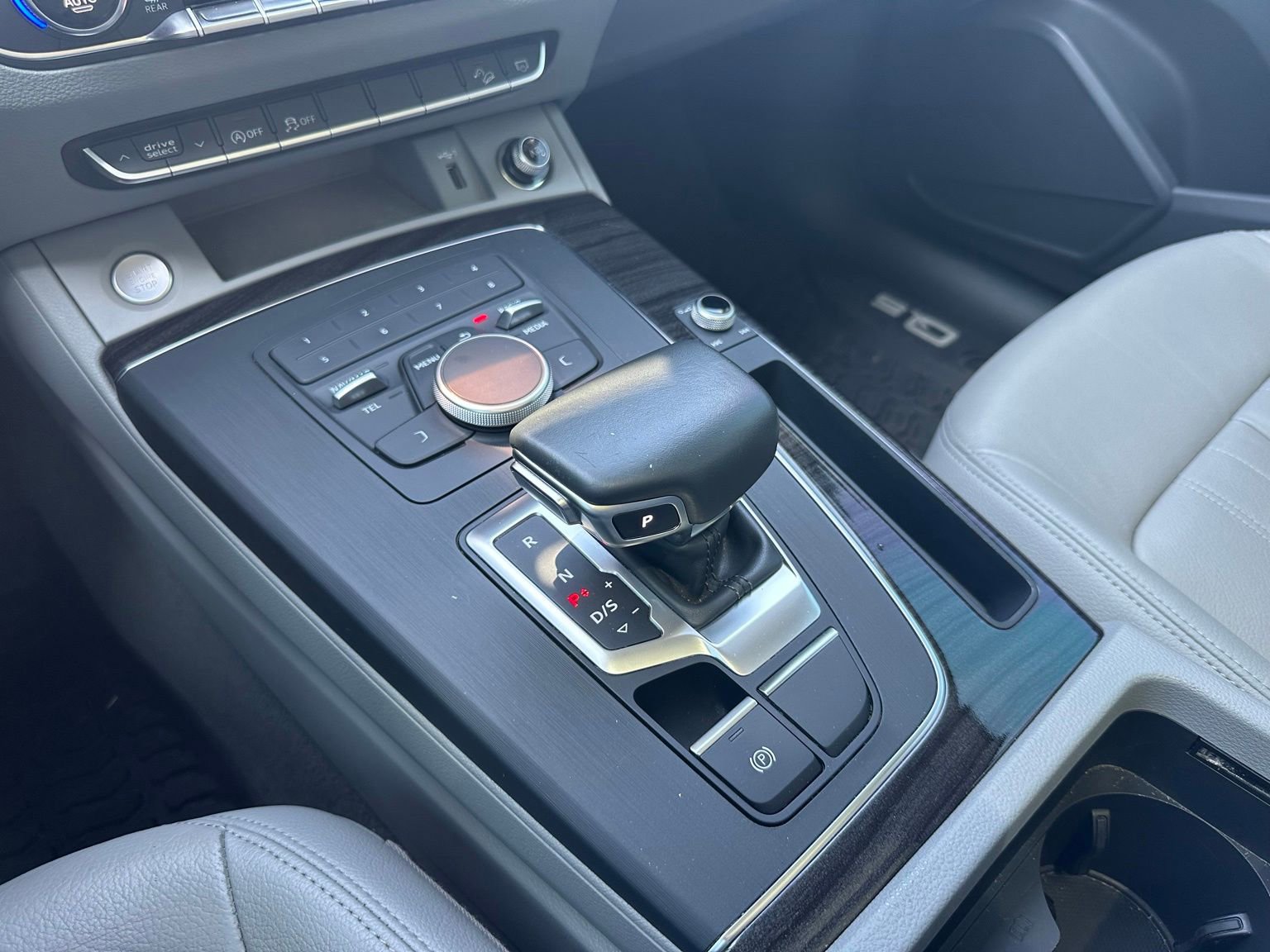 Used 2019 Audi Q5 2.0T Premium w/ Convenience Package AWD/4WD image 16