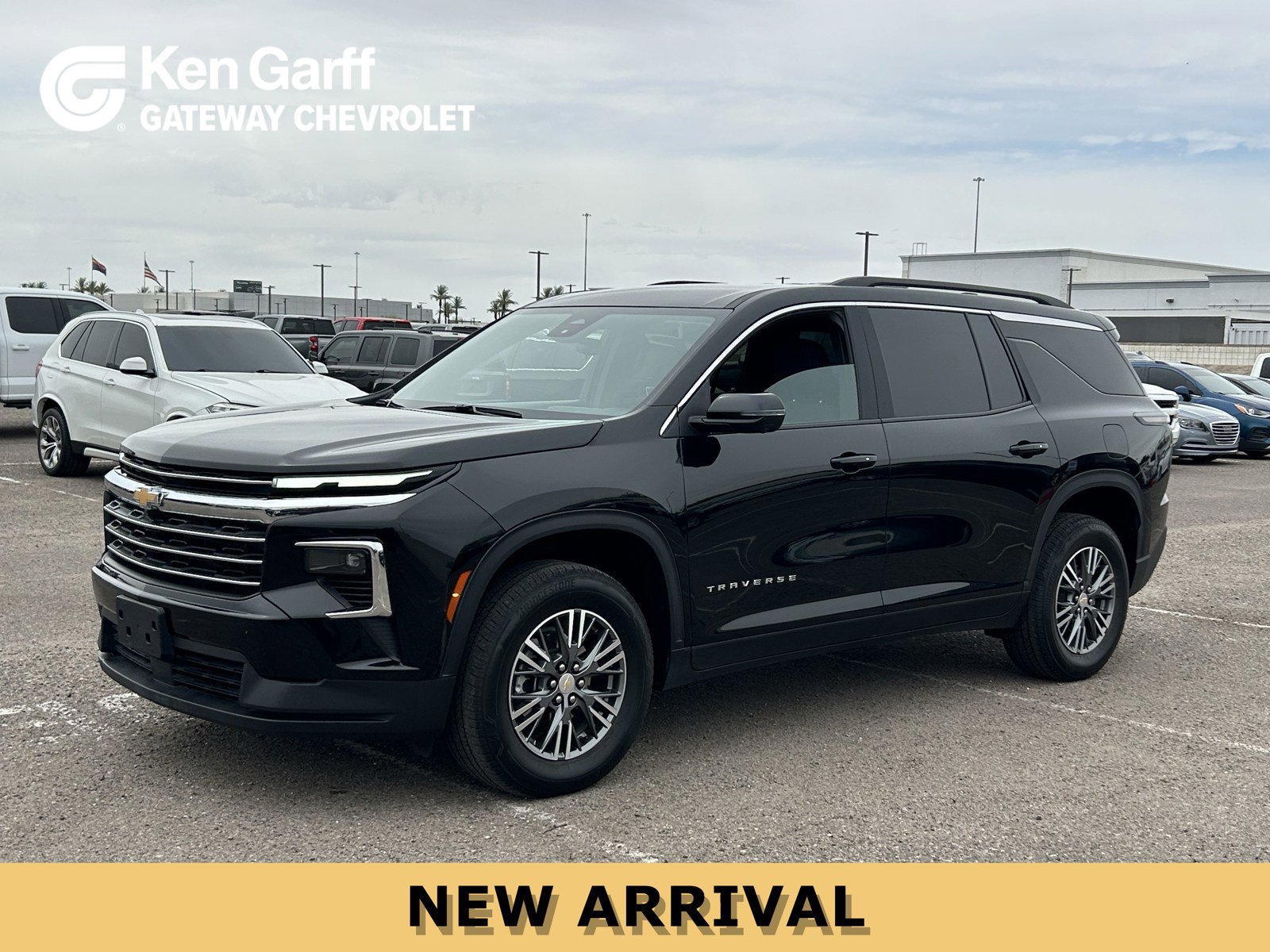 Used 2024 Chevrolet Traverse LT FWD image 1