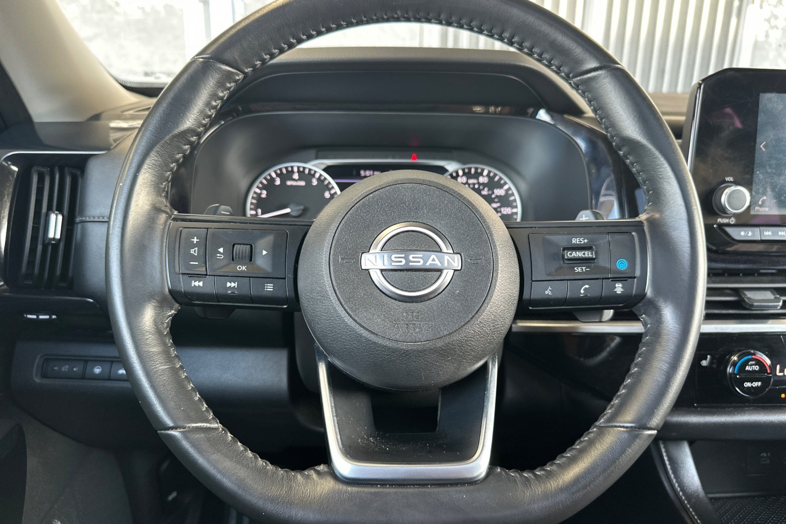 Used 2024 Nissan Pathfinder SV w/ SV Premium Package FWD image 23