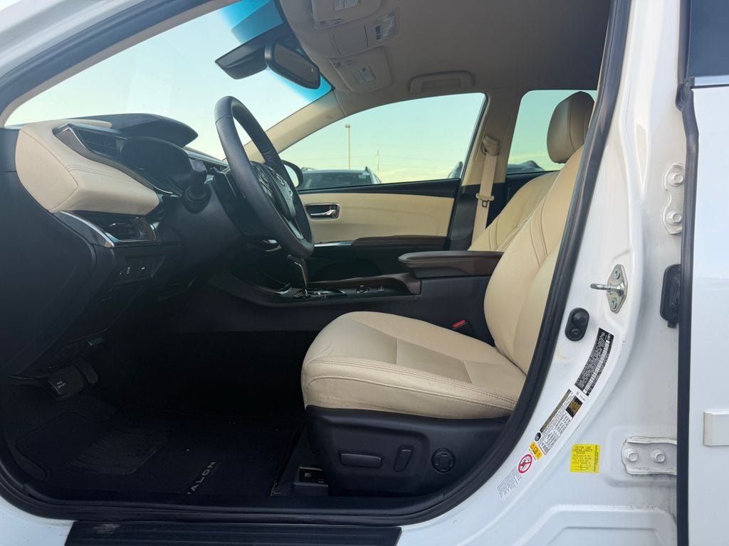 Used 2018 Toyota Avalon XLE w/ Carpet Mat Package FWD image 5
