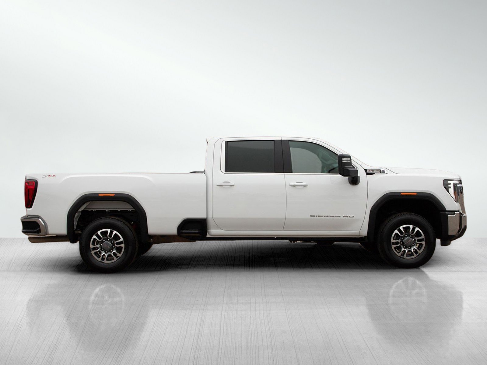 Used 2024 GMC Sierra 3500 SLE w/ SLE Value Package image 6