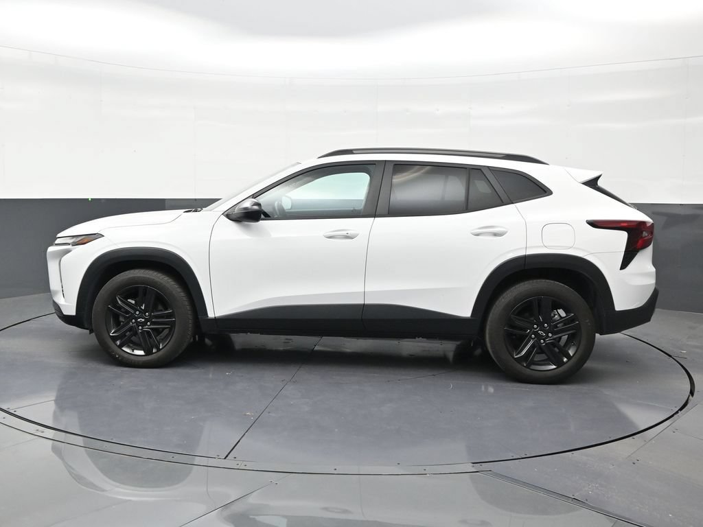 Used 2025 Chevrolet Trax ACTIV FWD image 2
