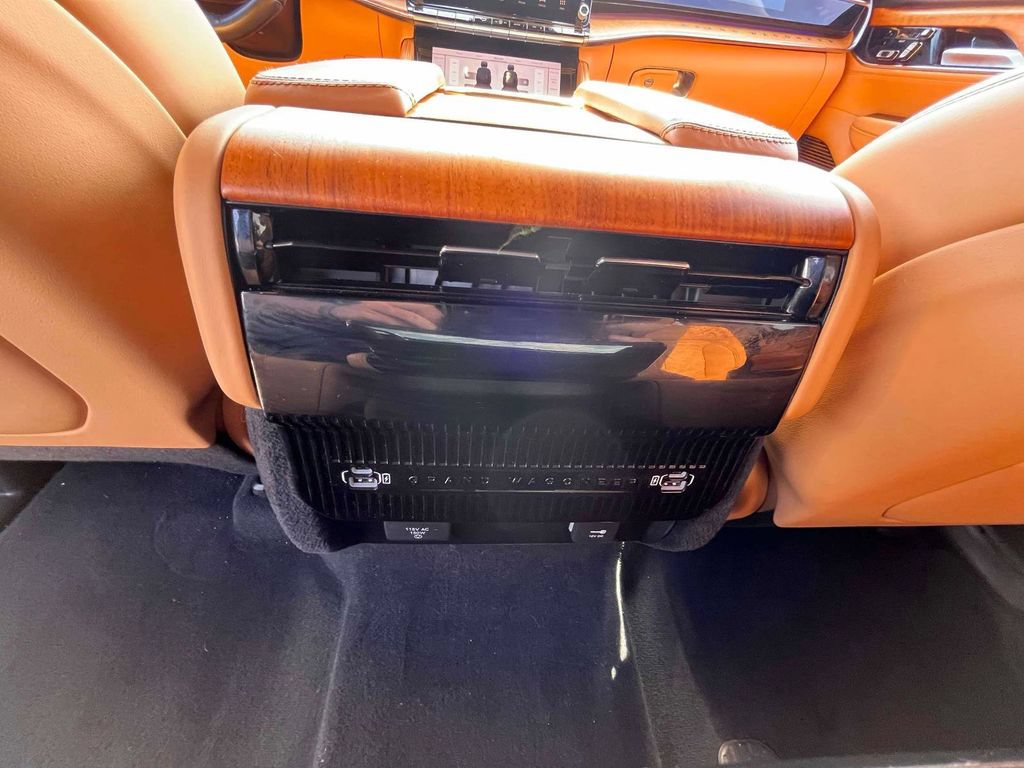 Used 2022 Jeep Grand Wagoneer Series III w/ Rear-Seat Entertainment Group AWD/4WD image 5