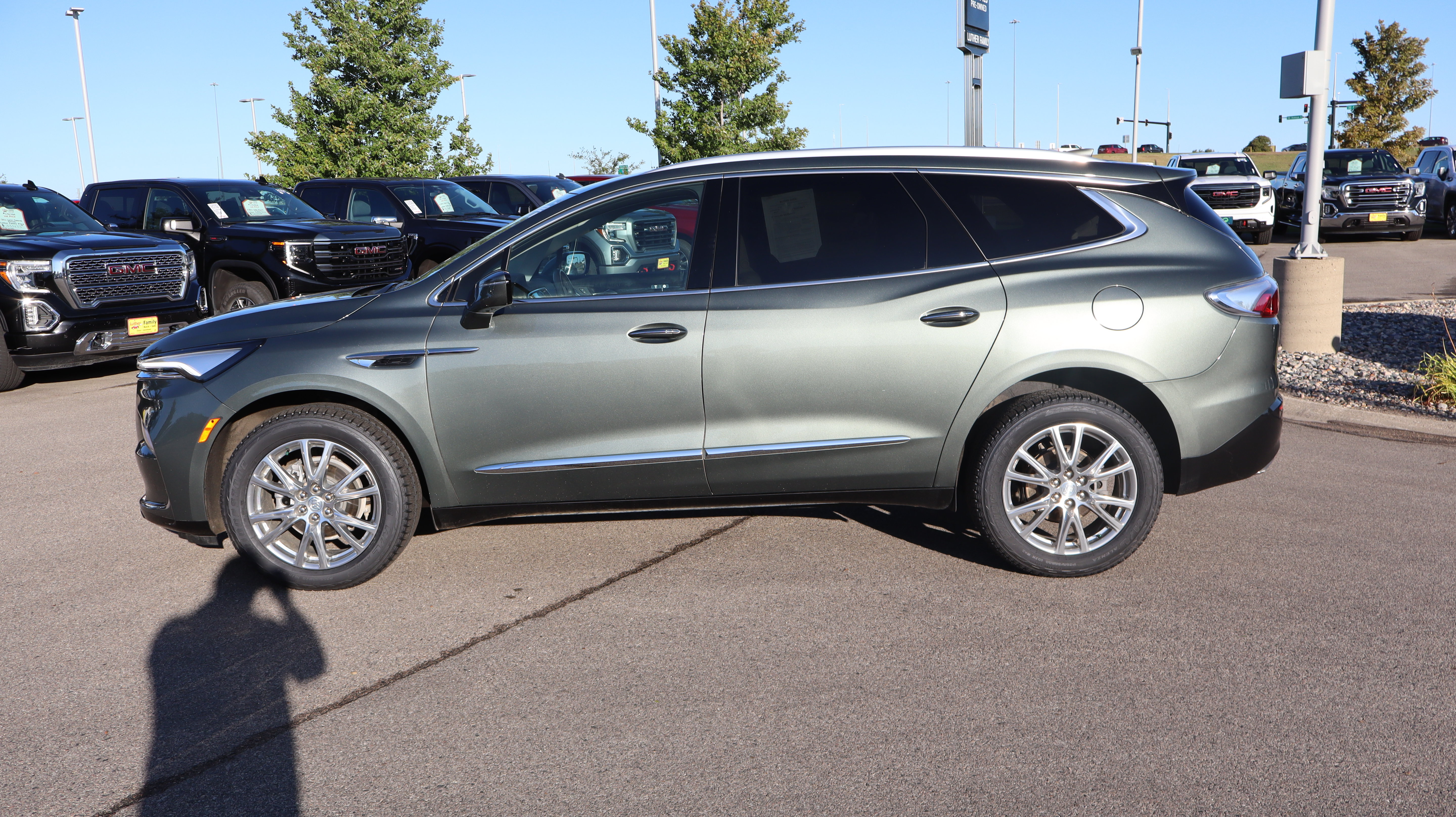 Certified 2022 Buick Enclave Premium w/ Surround and Sites Package AWD/4WD image 4
