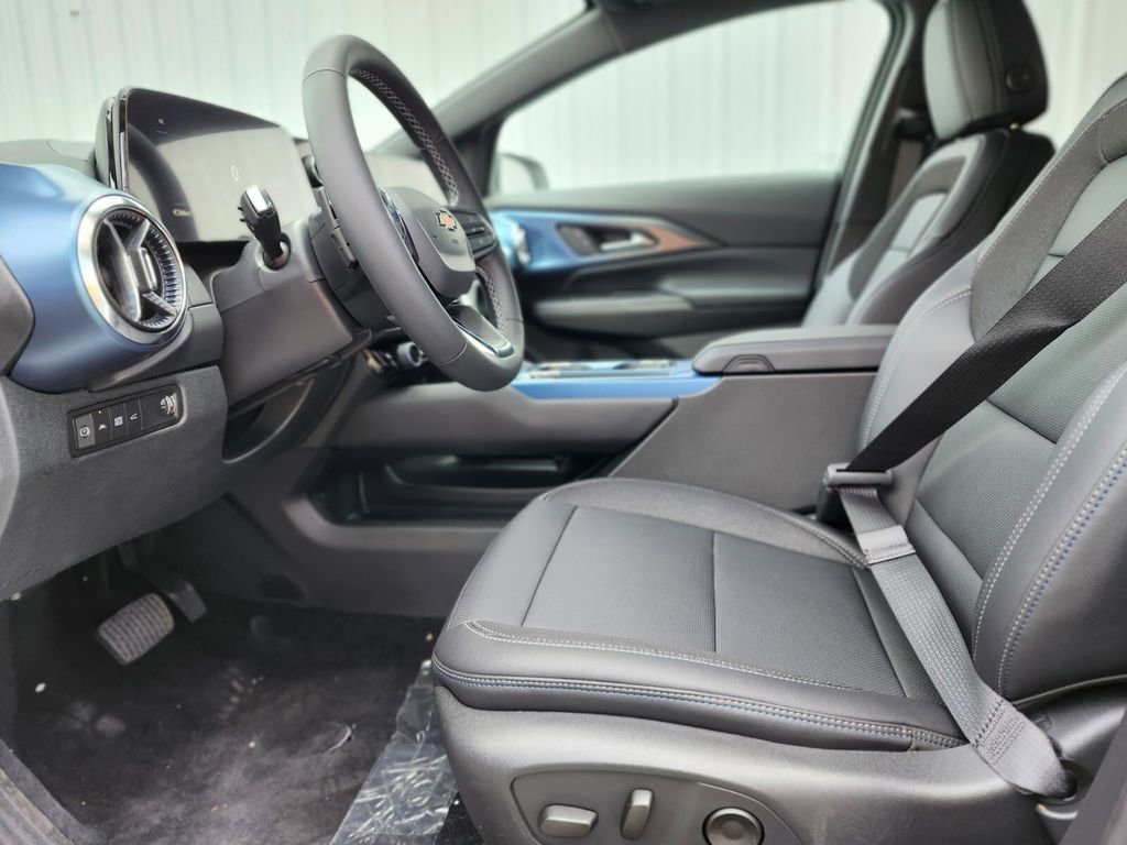 New 2026 Chevrolet Equinox EV LT AWD/4WD image 16
