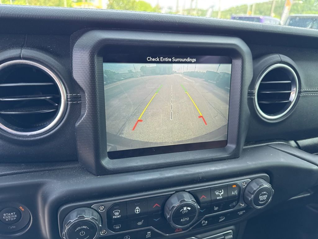 Used 2019 Jeep Wrangler Unlimited Sahara AWD/4WD image 14