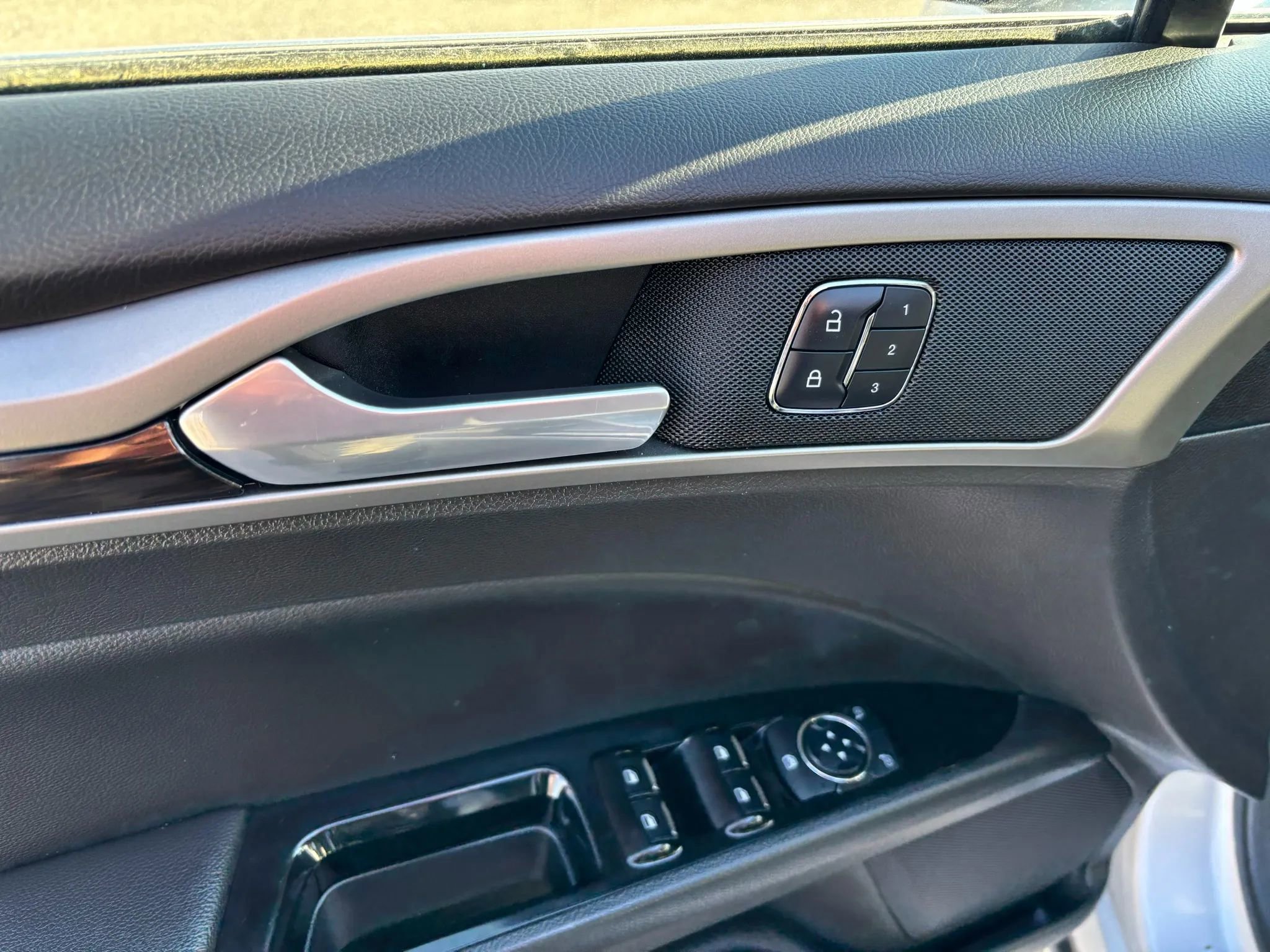 Used 2014 Ford Fusion Energi SE image 23