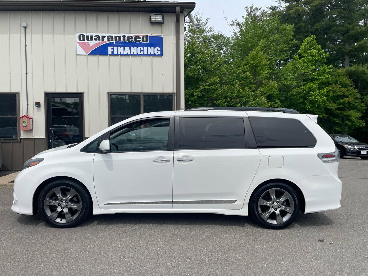 Used 2015 Toyota Sienna SE FWD image 7