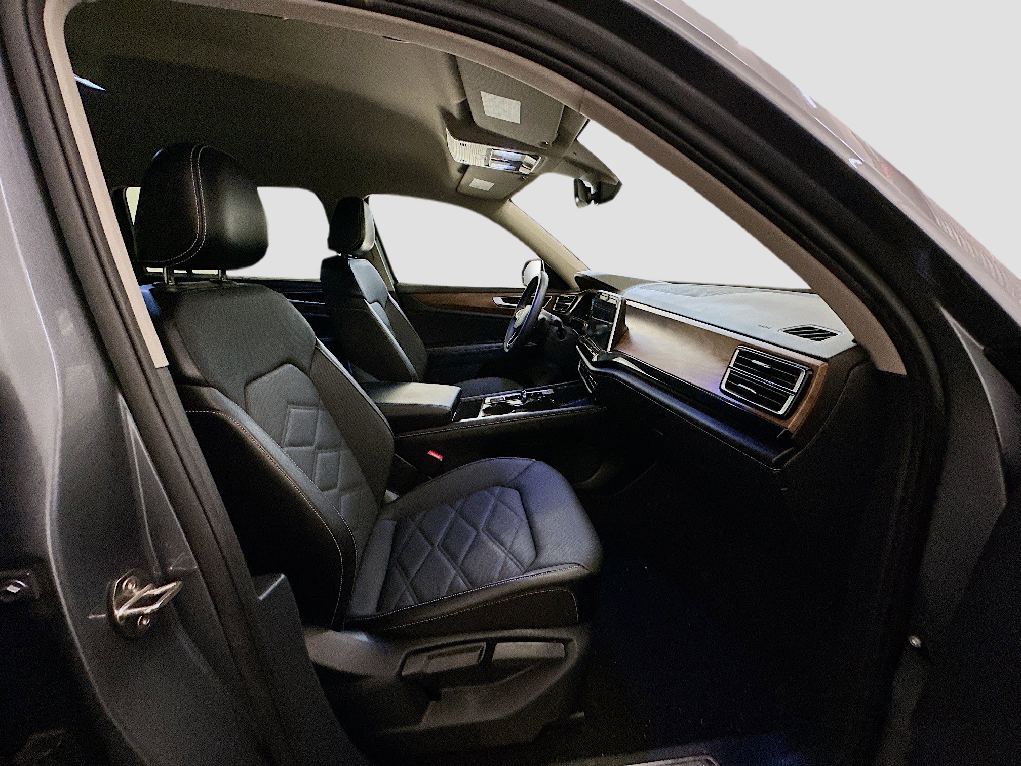 Used 2024 Volkswagen Atlas SE image 34