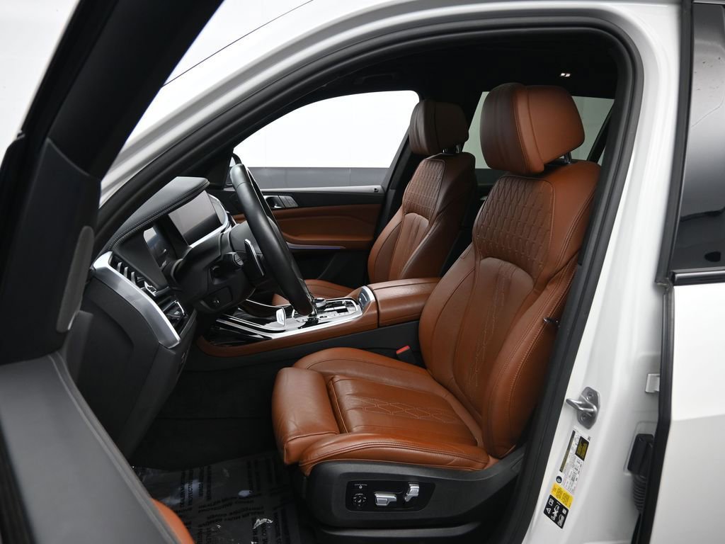 Used 2022 BMW X7 M50i image 24