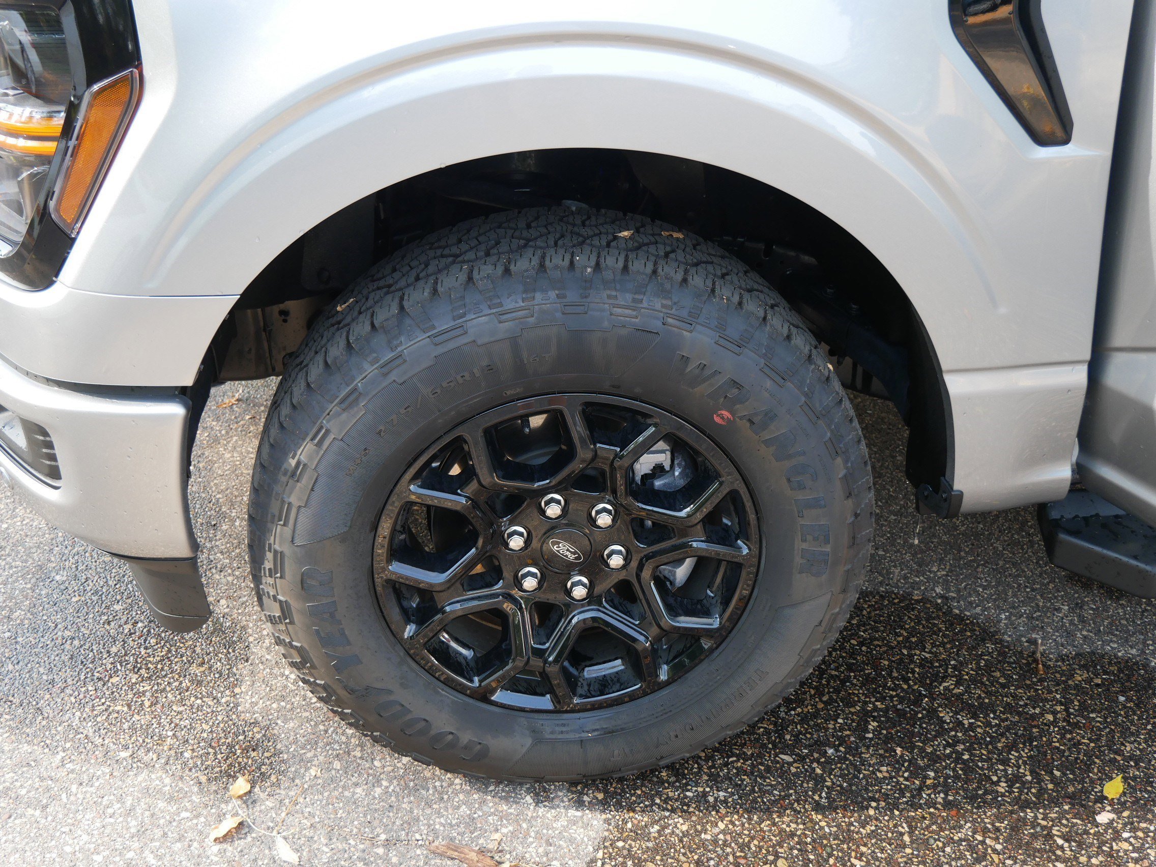 New 2025 Ford F150 XLT w/ Equipment Group 302A MID image 15