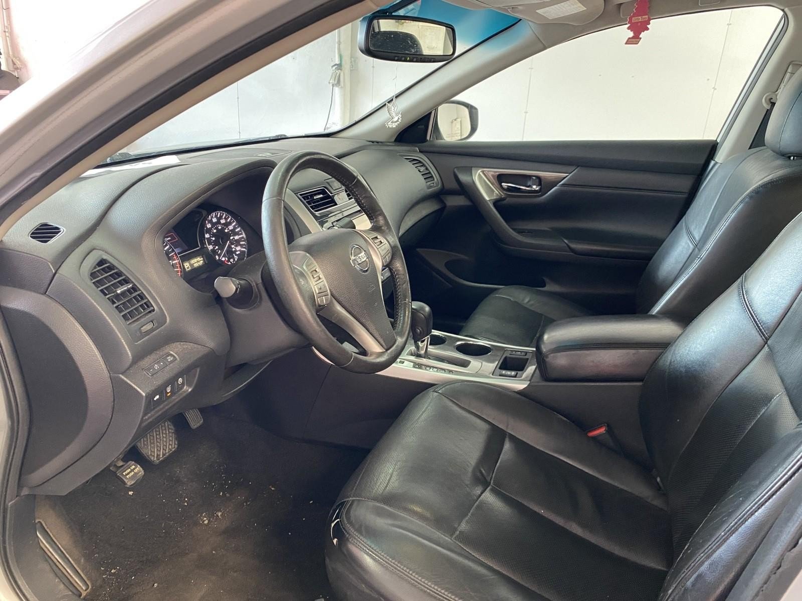 Used 2015 Nissan Altima 2.5 SL w/ Technology Package FWD image 18
