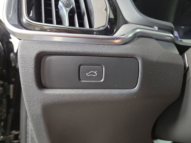 Used 2024 Volvo S60 B5 Plus image 25
