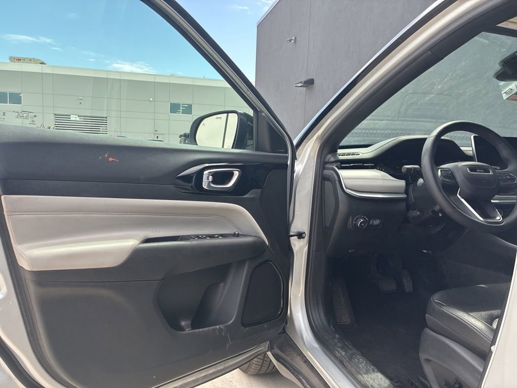 Used 2025 Jeep Compass Limited AWD/4WD image 15