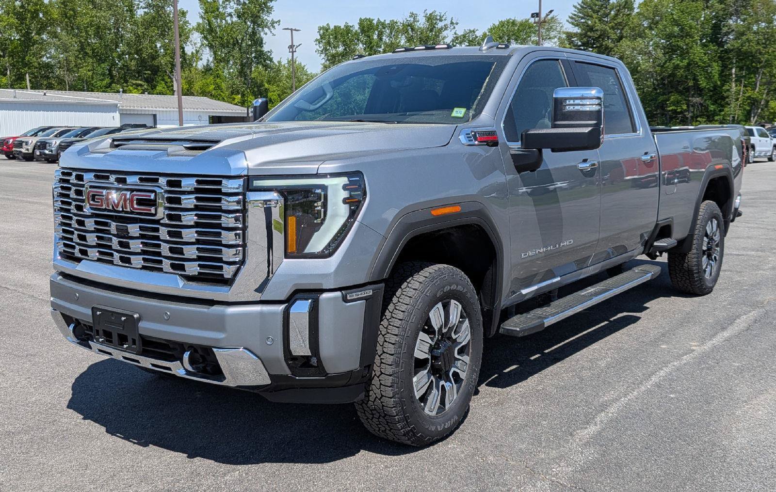 New 2026 GMC Sierra 3500 Denali w/ Denali Reserve Package AWD/4WD image 4