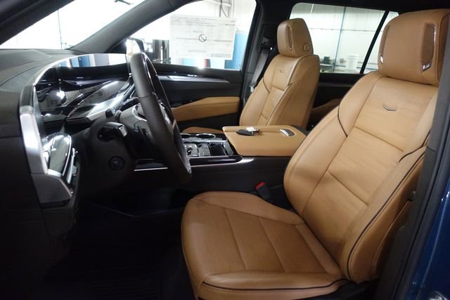 New 2026 Cadillac Escalade ESV Luxury w/ LPO, Radiant Package image 10