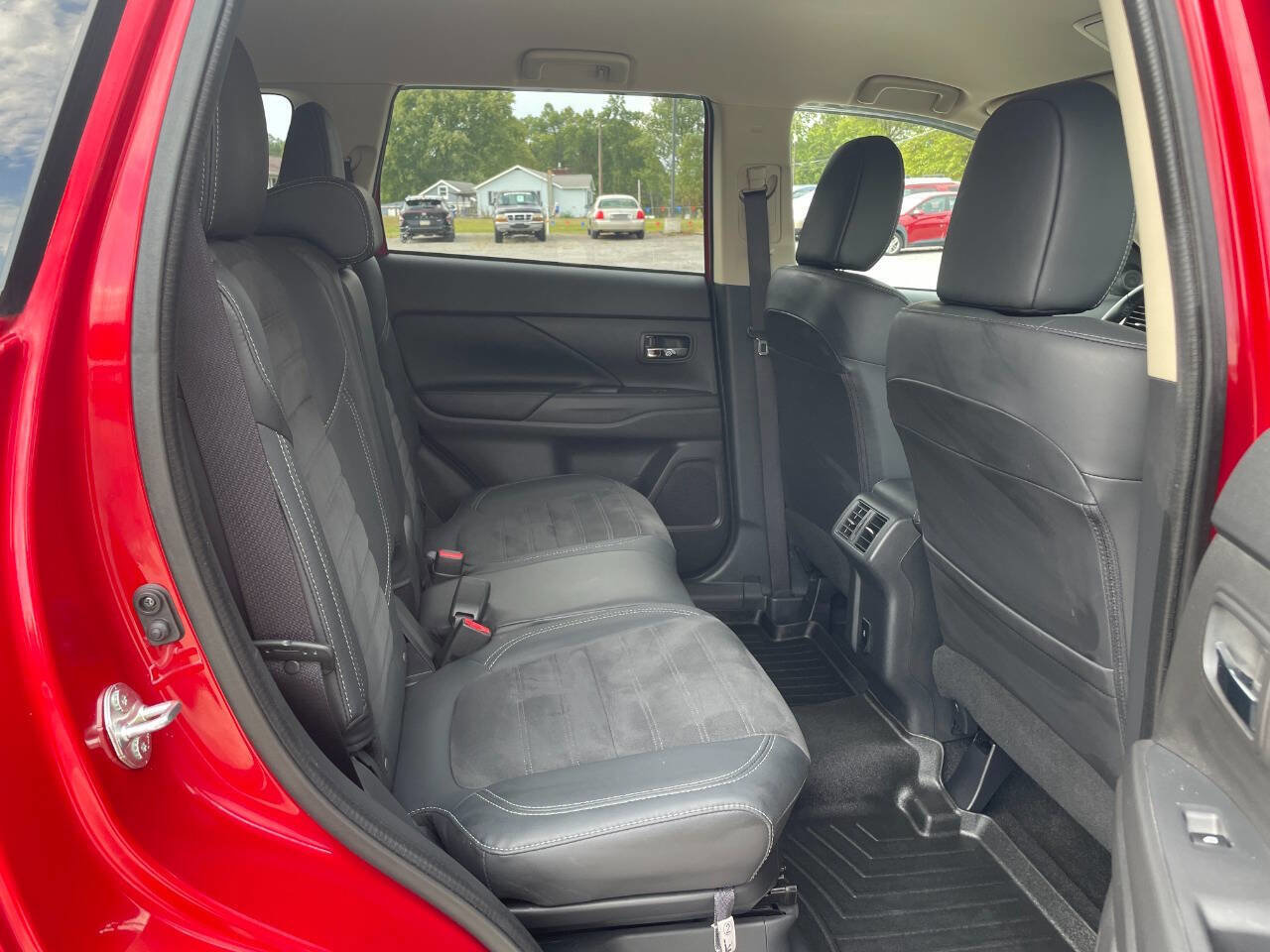 Used 2020 Mitsubishi Outlander SE image 19