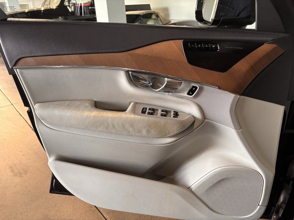 Used 2020 Volvo XC90 T8 Inscription image 11