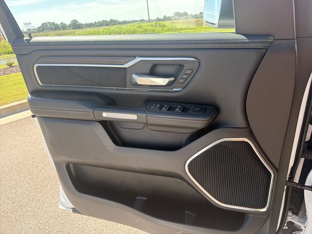 Used 2025 RAM 1500 Laramie AWD/4WD image 38