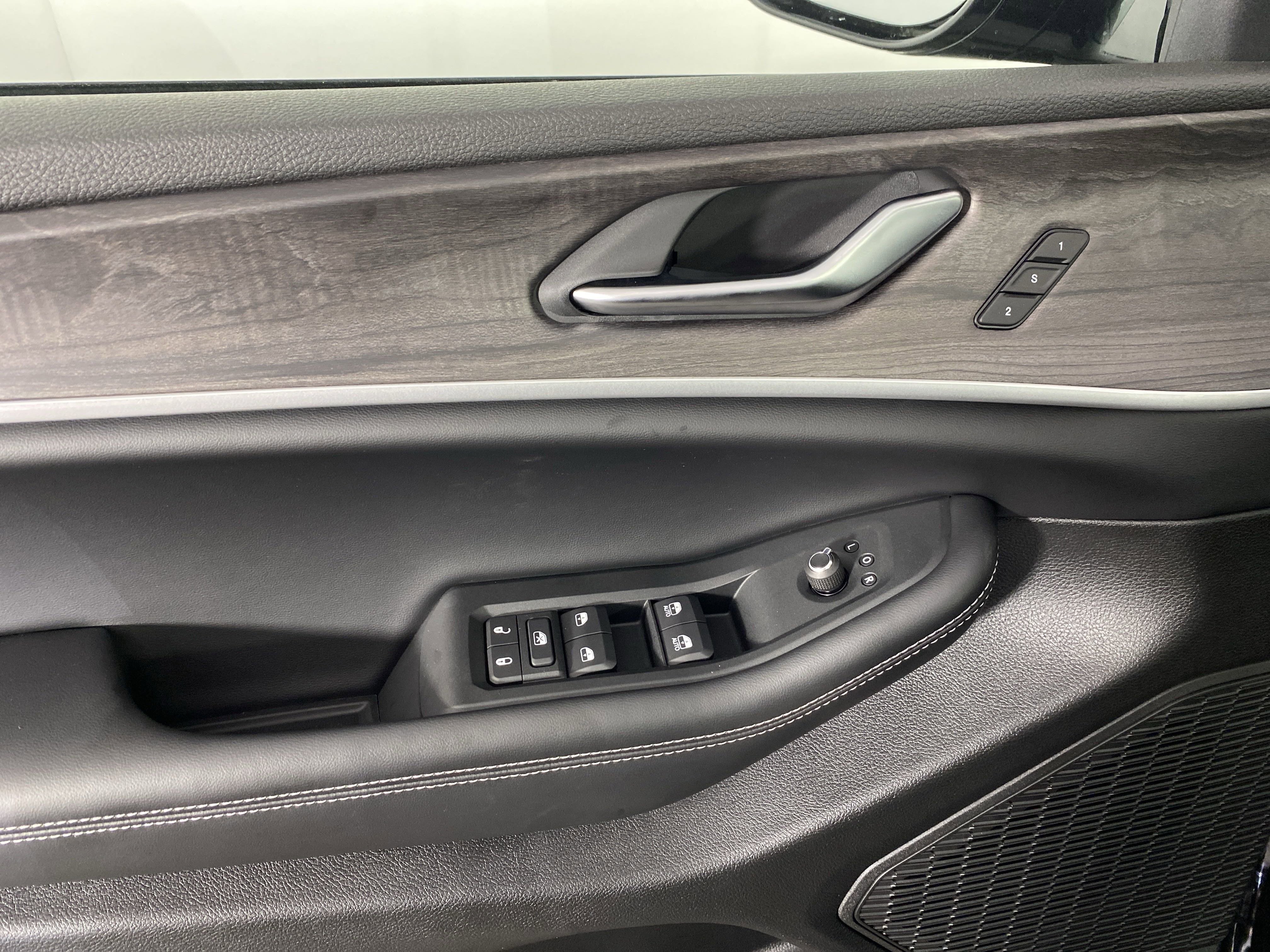 New 2025 Jeep Grand Cherokee L Limited w/ Black Appearance Package image 14