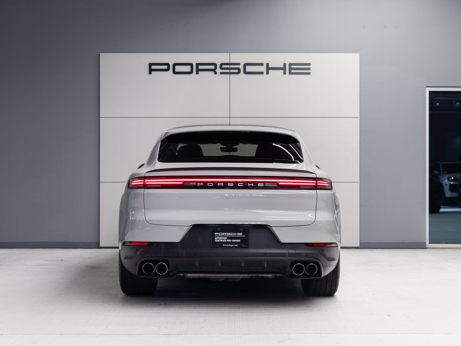 Certified 2024 Porsche Cayenne Coupe AWD/4WD image 6