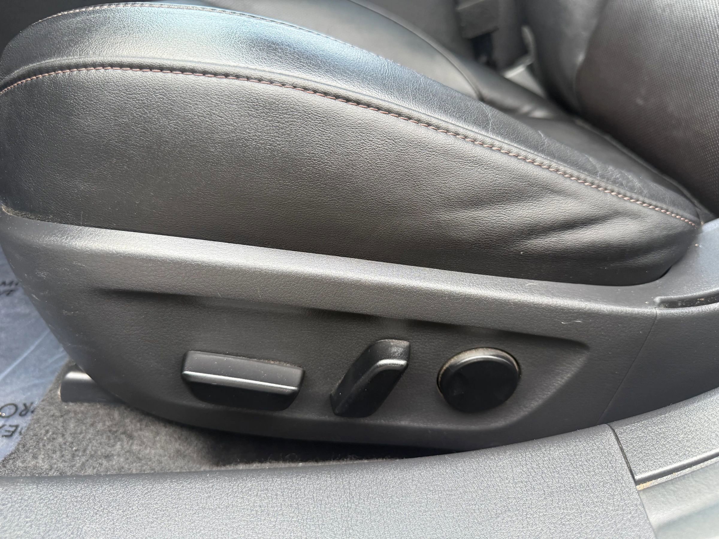 Used 2022 MAZDA MAZDA3 s image 30