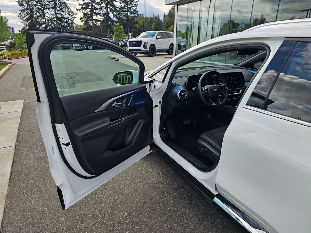Used 2025 Chevrolet Equinox EV LT w/ Convenience Package FWD image 18