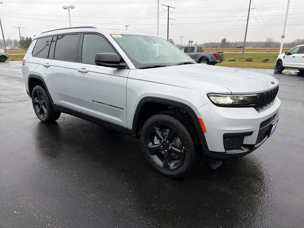 New 2025 Jeep Grand Cherokee L Altitude image 7