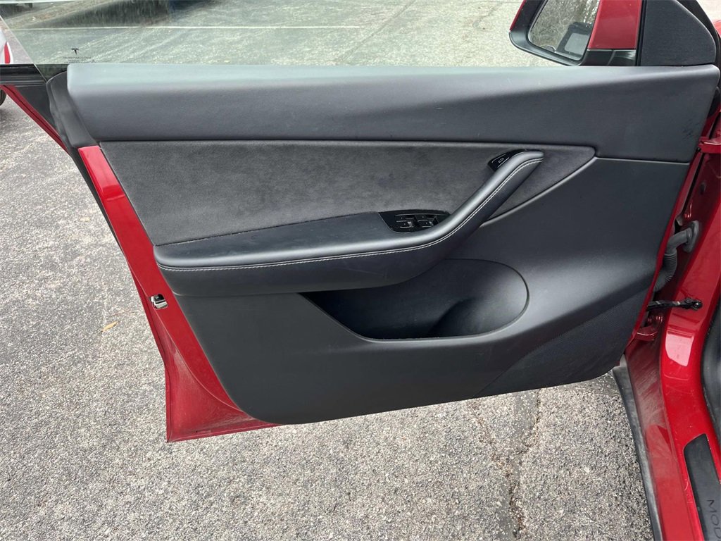 Used 2021 Tesla Model Y Long Range image 17