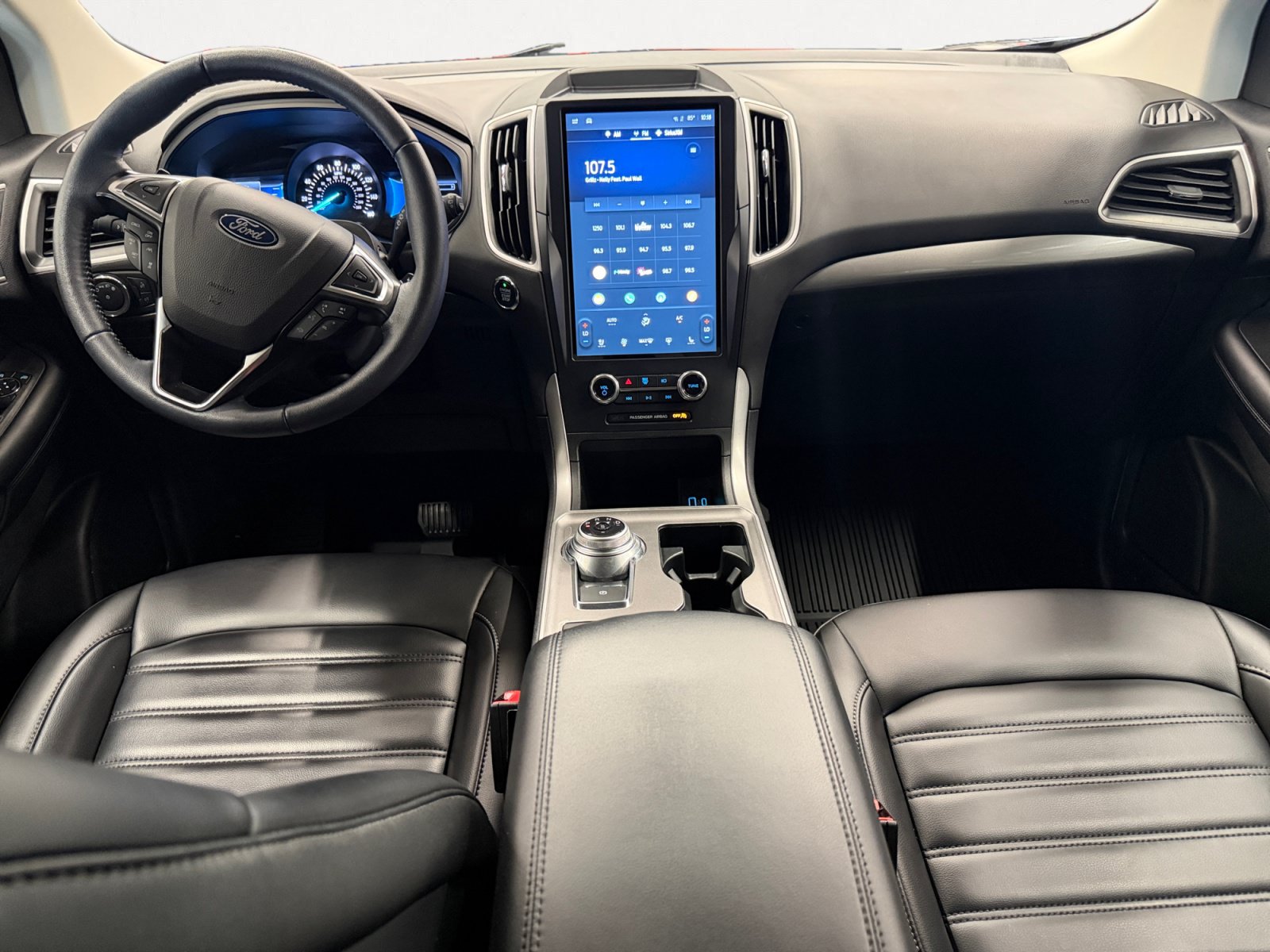 Used 2023 Ford Edge SEL w/ Convenience Package AWD/4WD image 3