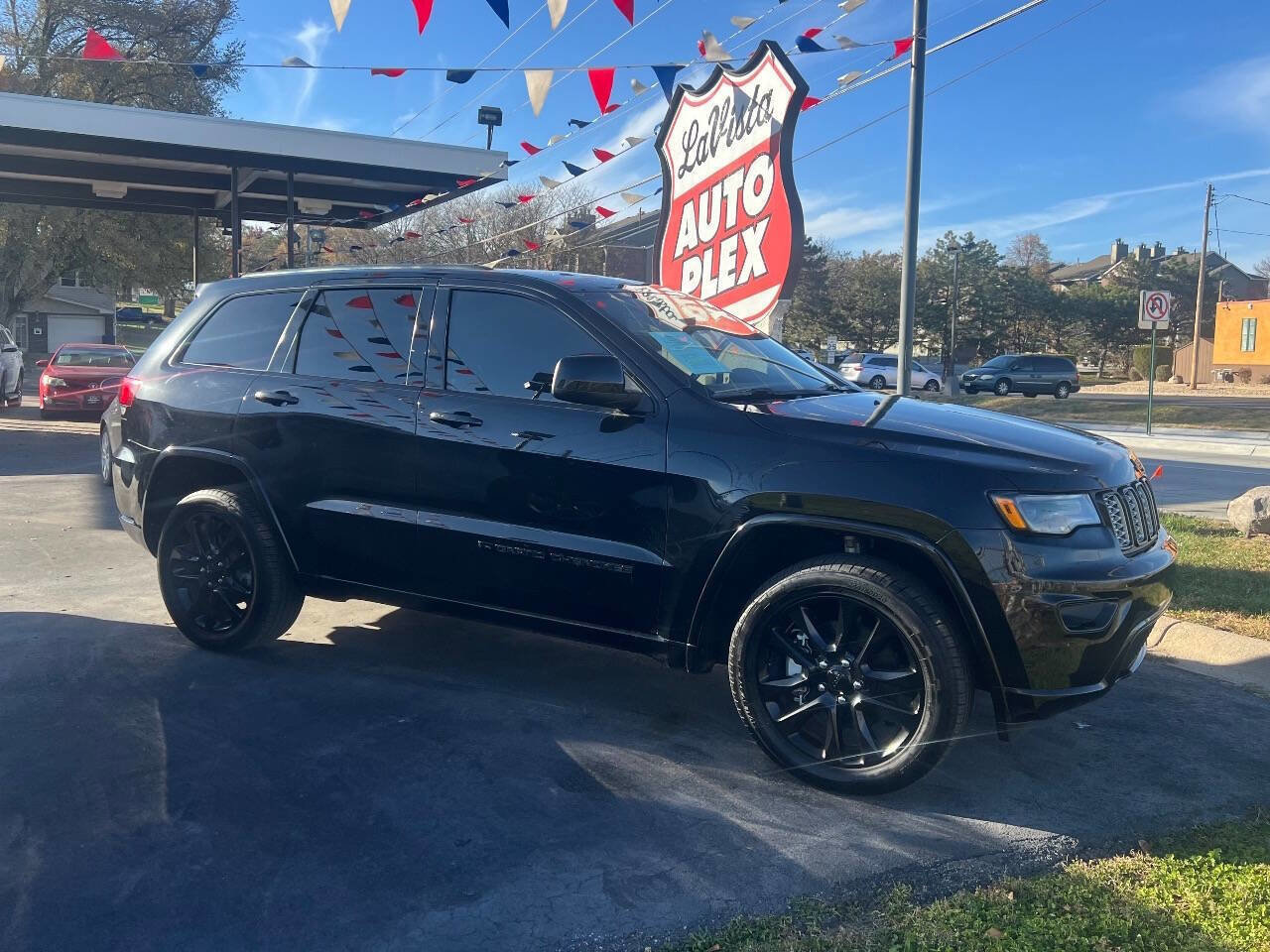 Used 2022 Jeep Grand Cherokee Altitude AWD/4WD image 22