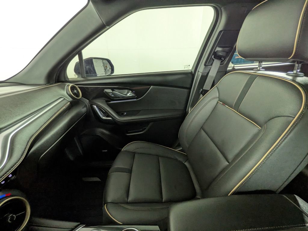 Certified 2025 Chevrolet Blazer Premier w/ Driver Confidence II Package image 31