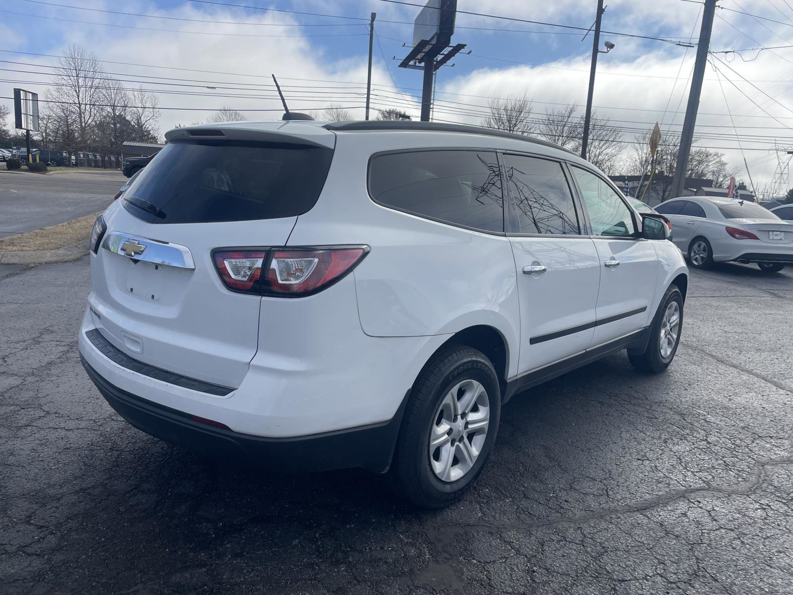 Used 2017 Chevrolet Traverse LS image 3