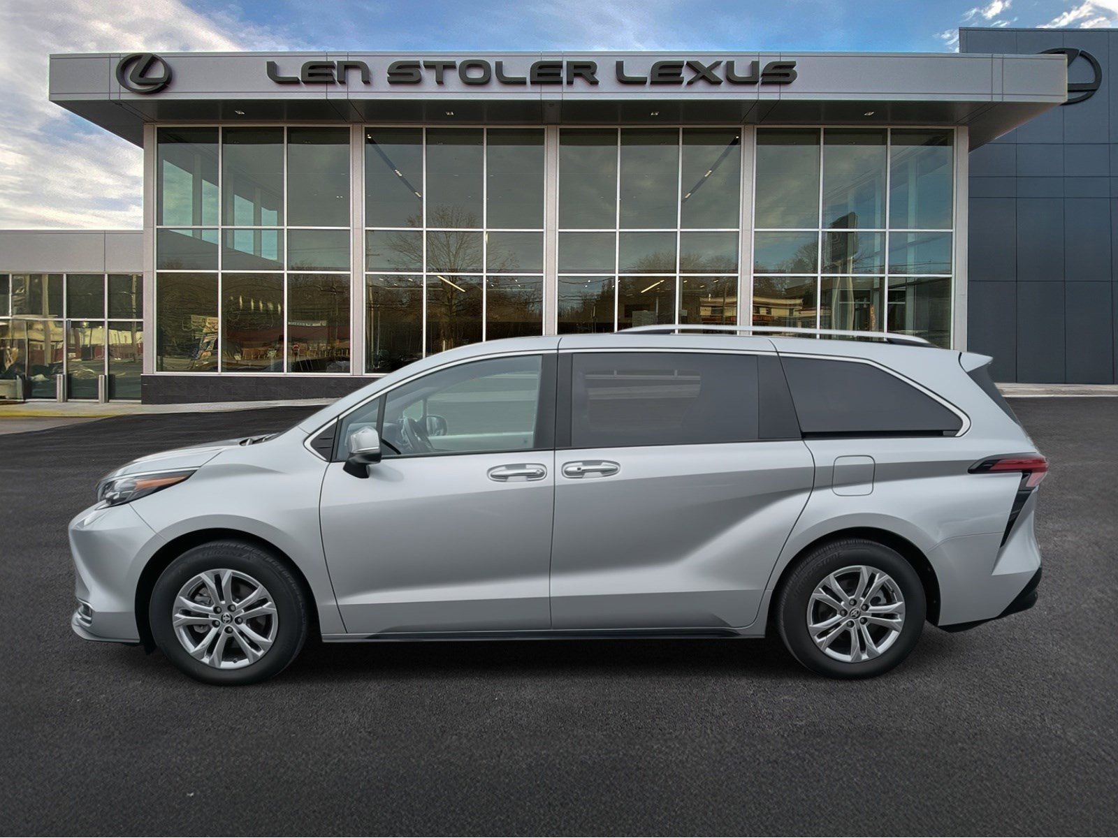 Used 2024 Toyota Sienna Platinum image 6