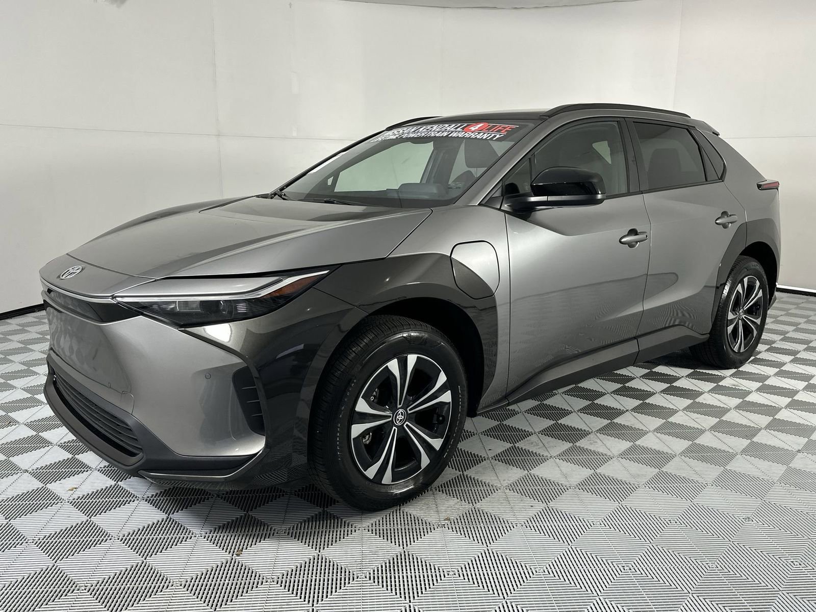 Used 2024 Toyota bZ4X XLE FWD image 4