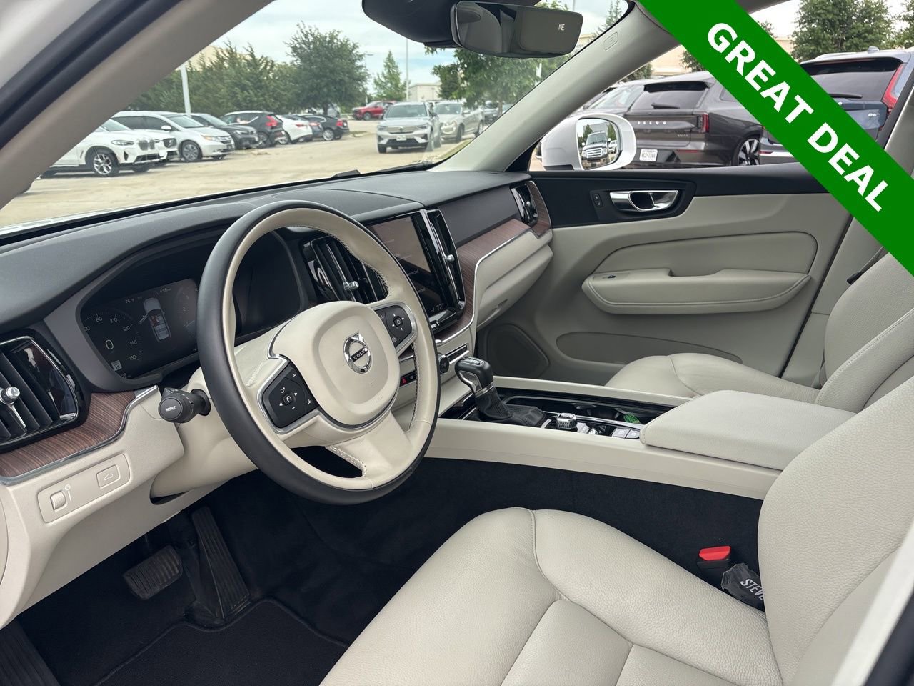 Used 2021 Volvo XC60 T5 Momentum w/ Premium Package image 18