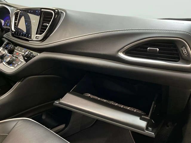 Used 2026 Chrysler Pacifica Limited FWD image 83