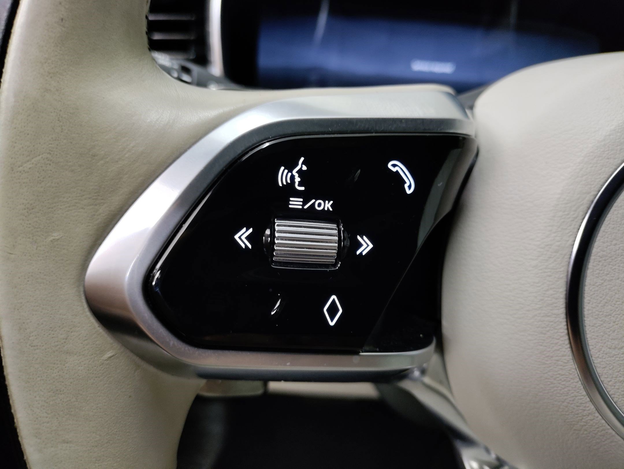 Used 2024 Jaguar F-PACE R-Dynamic S image 16