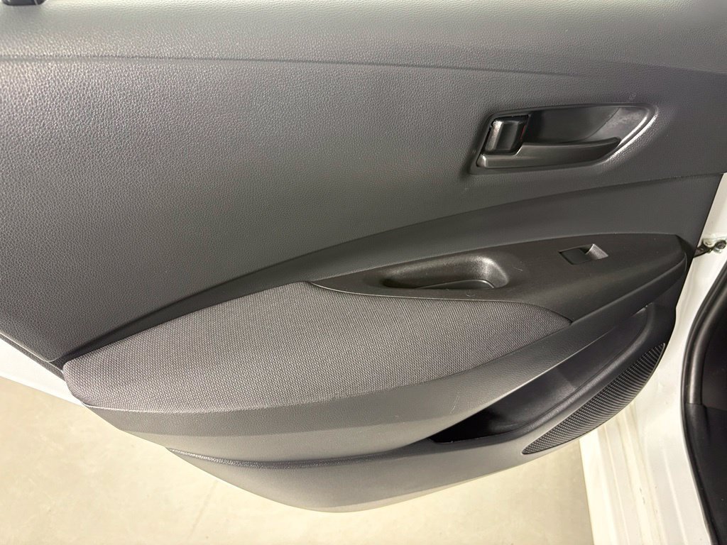 Used 2025 Toyota Corolla LE FWD image 32