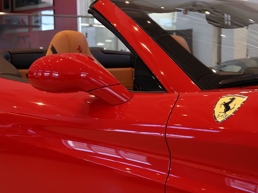 Certified 2017 Ferrari California T image 21