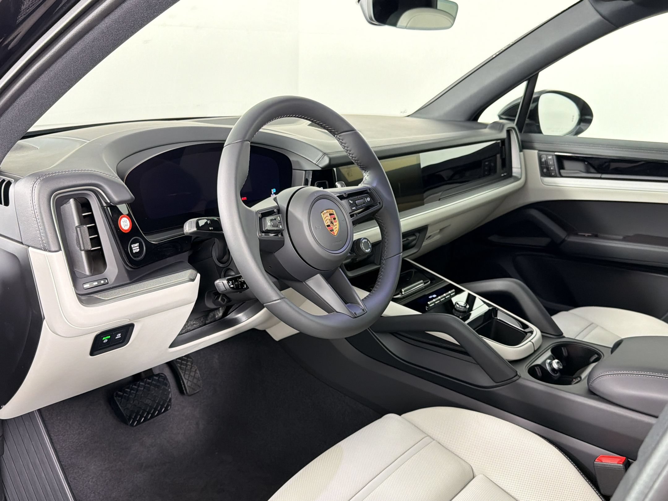 Certified 2026 Porsche Cayenne AWD/4WD image 4