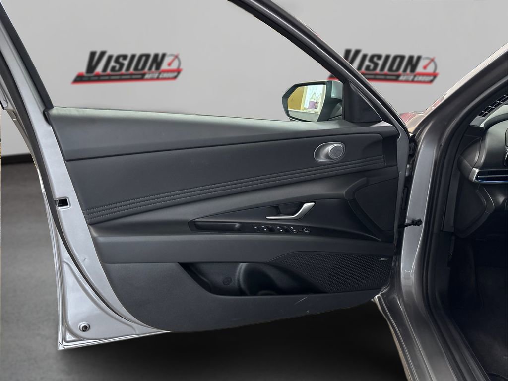 New 2026 Hyundai Elantra Limited FWD image 17