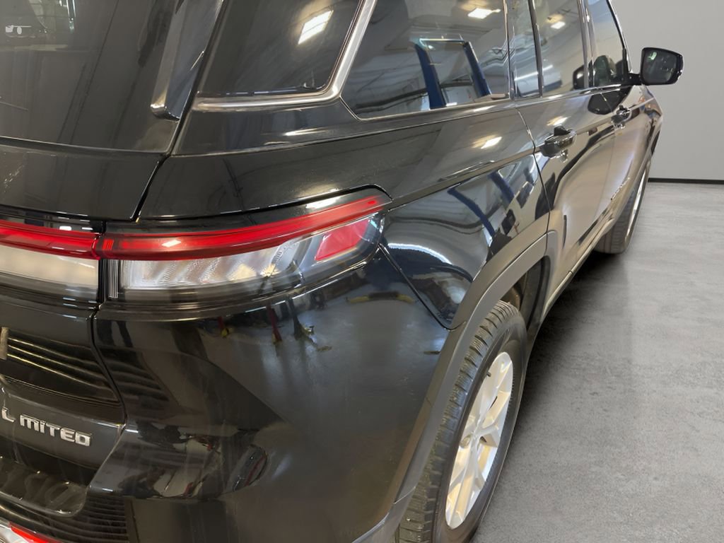 Used 2023 Jeep Grand Cherokee Limited image 30