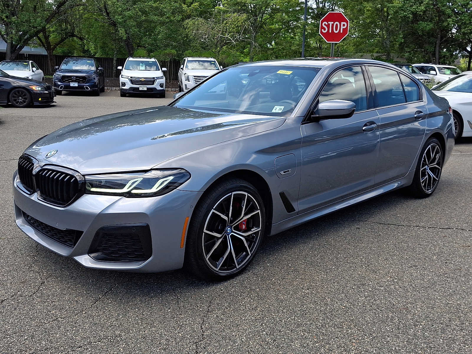 Used 2023 BMW 530e xDrive w/ Premium Package AWD/4WD image 3