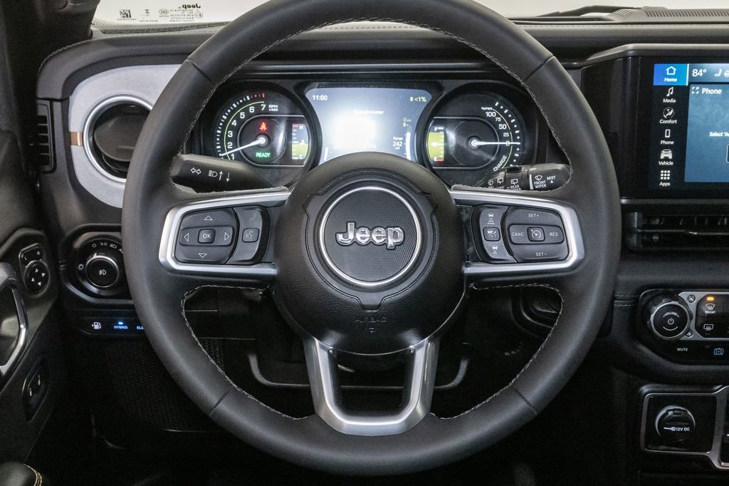 Used 2025 Jeep Wrangler Unlimited Sahara image 13