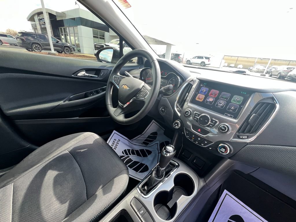 Used 2018 Chevrolet Cruze LT w/ Sun And Sound Package image 34