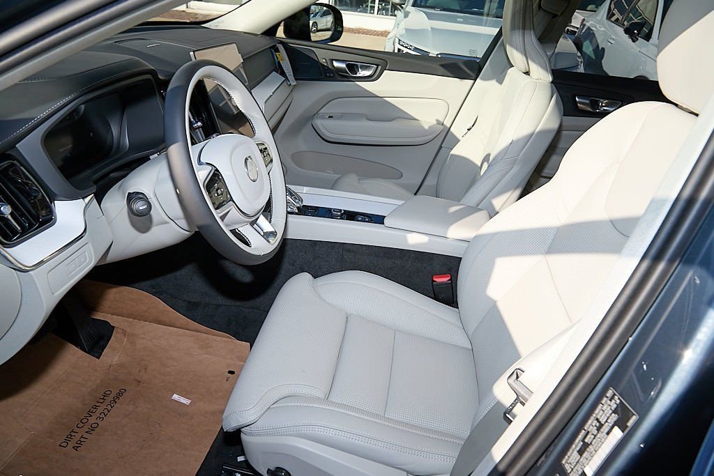 New 2026 Volvo XC60 T8 Ultra w/ Protection Package Premier image 16