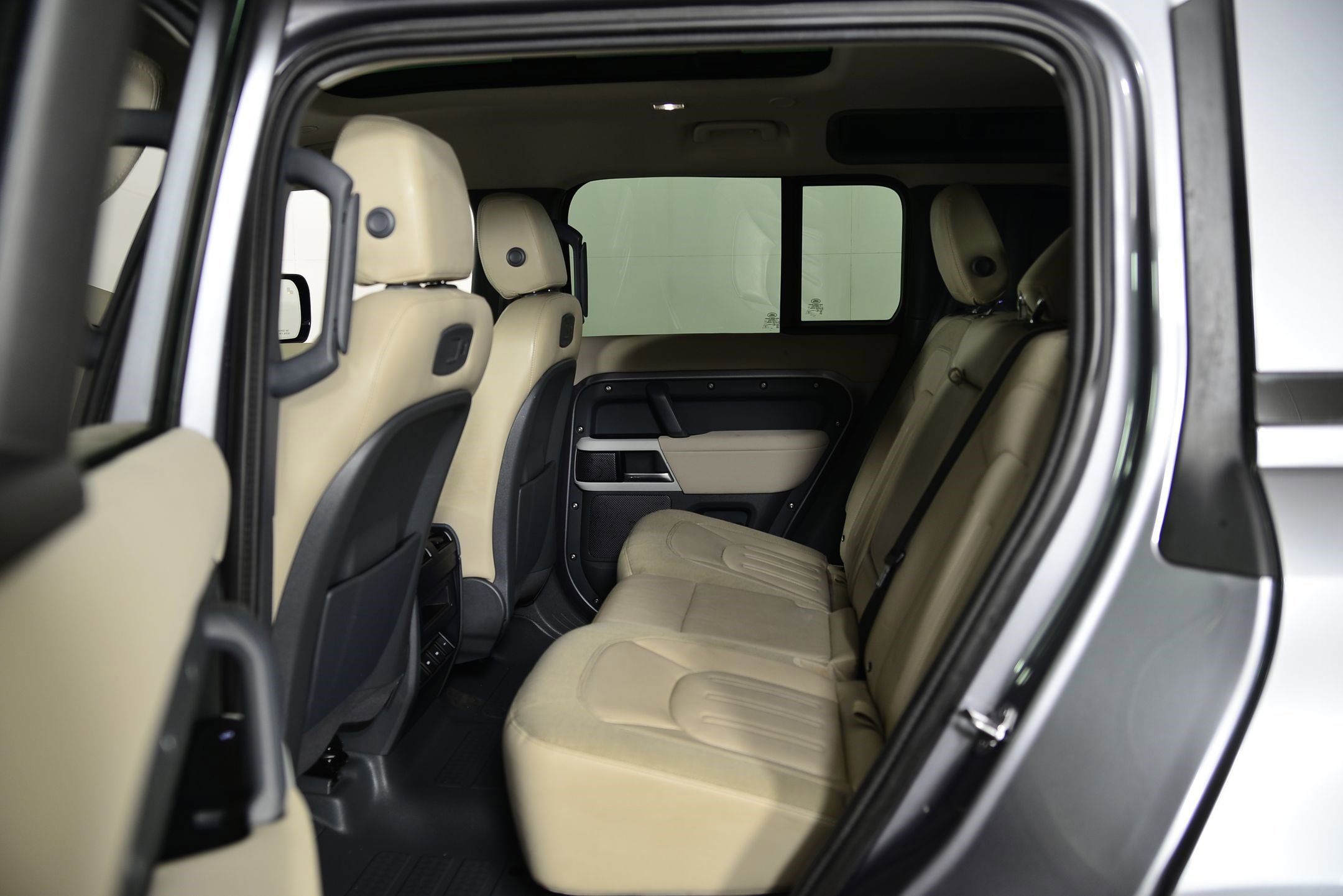 Used 2020 Land Rover Defender 110 SE AWD/4WD image 13