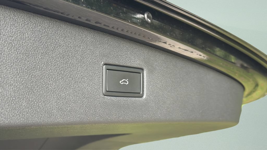 Used 2024 Volkswagen Tiguan SEL R-Line AWD/4WD image 41