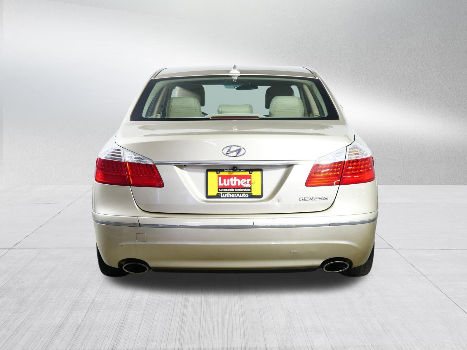 Used 2010 Hyundai Genesis 3.8 RWD image 6